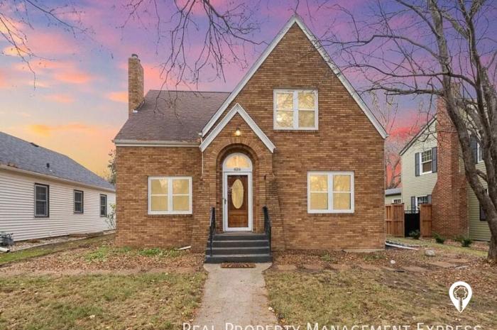 620 E Wiswall Pl House