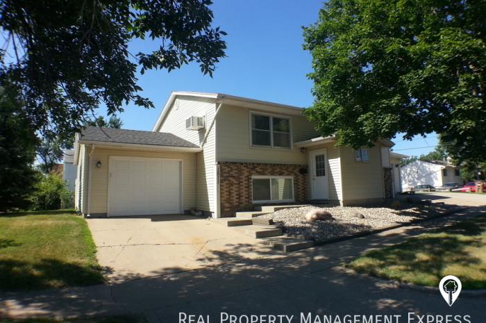 1511 E Nye St Duplex