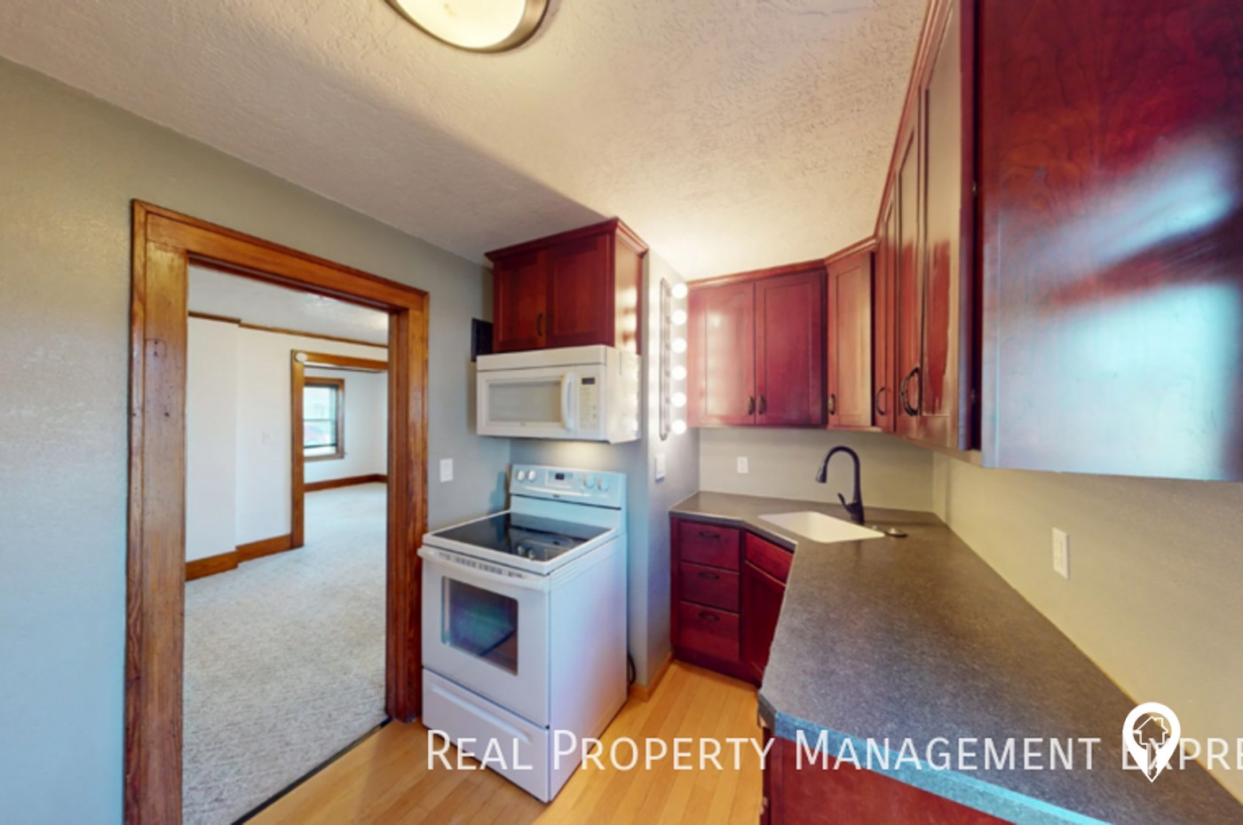 2520 S Norton Ave House