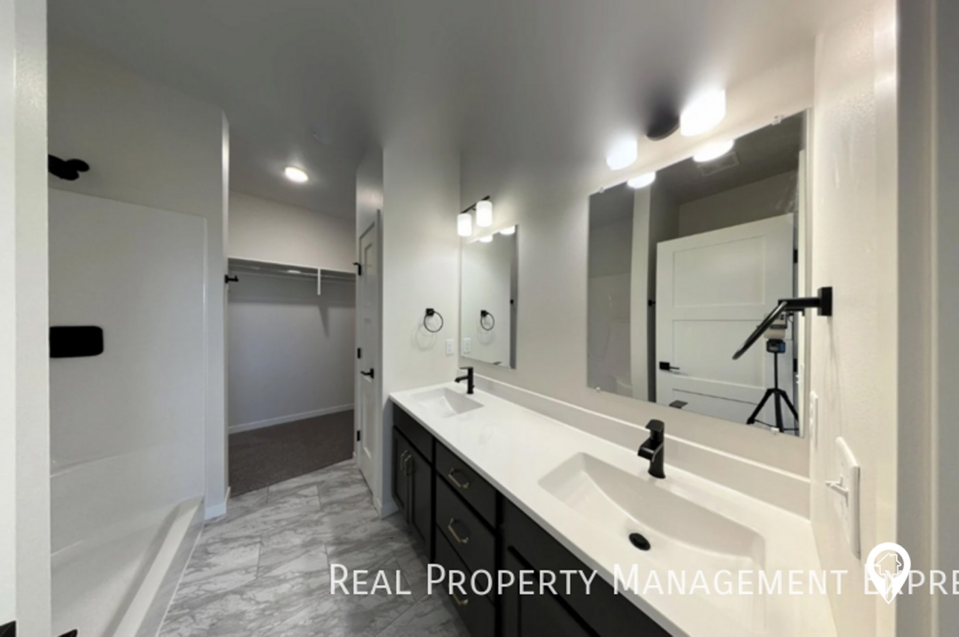 5520 S Huntwood Ave Townhome