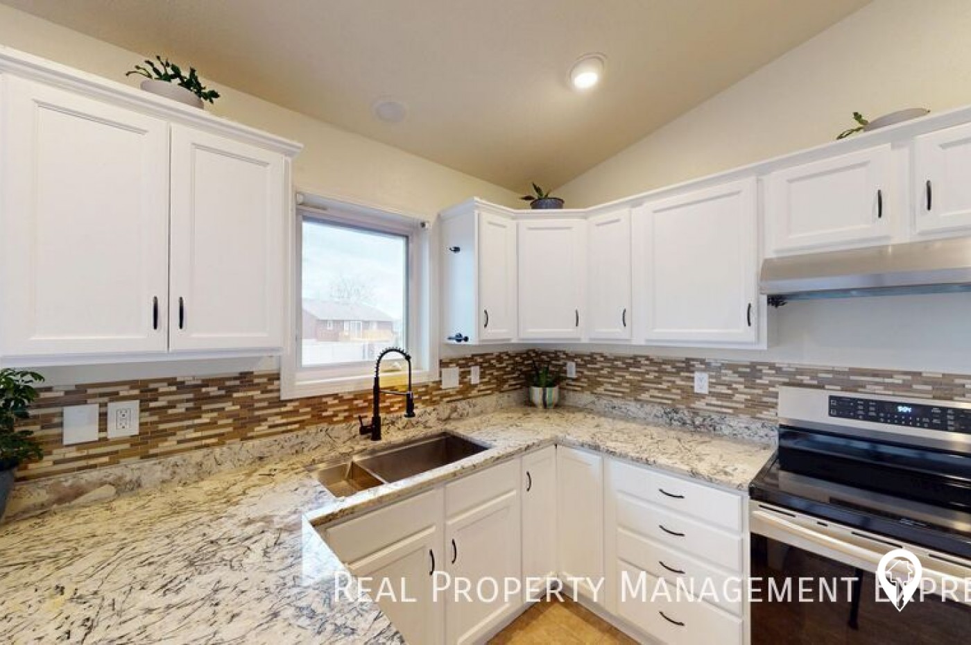 7217 W Strabane St House