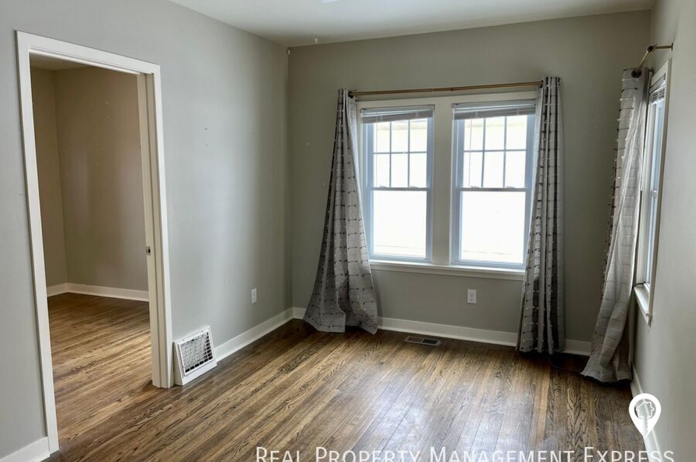 2419 S Main Ave House