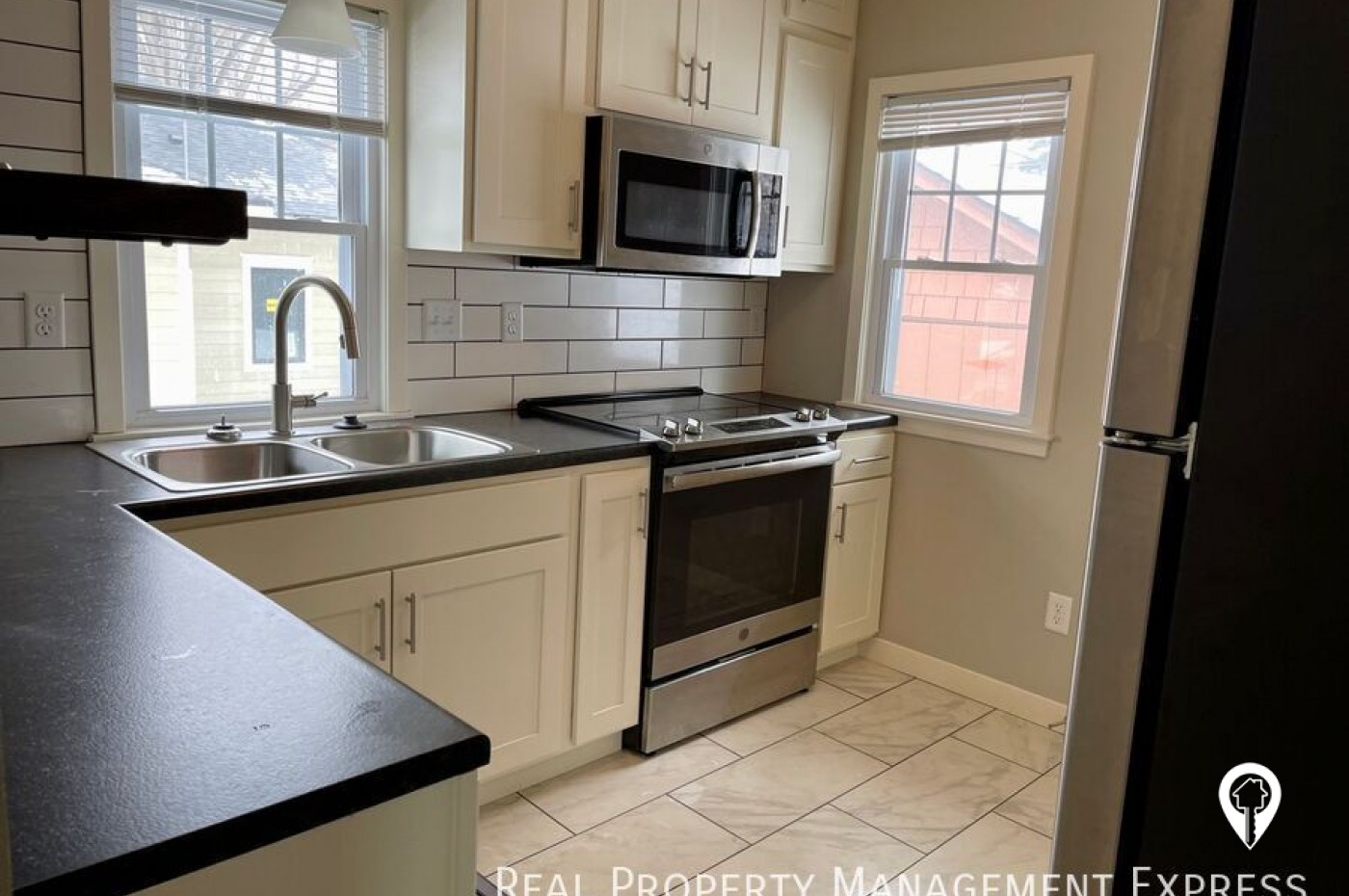 2419 S Main Ave House