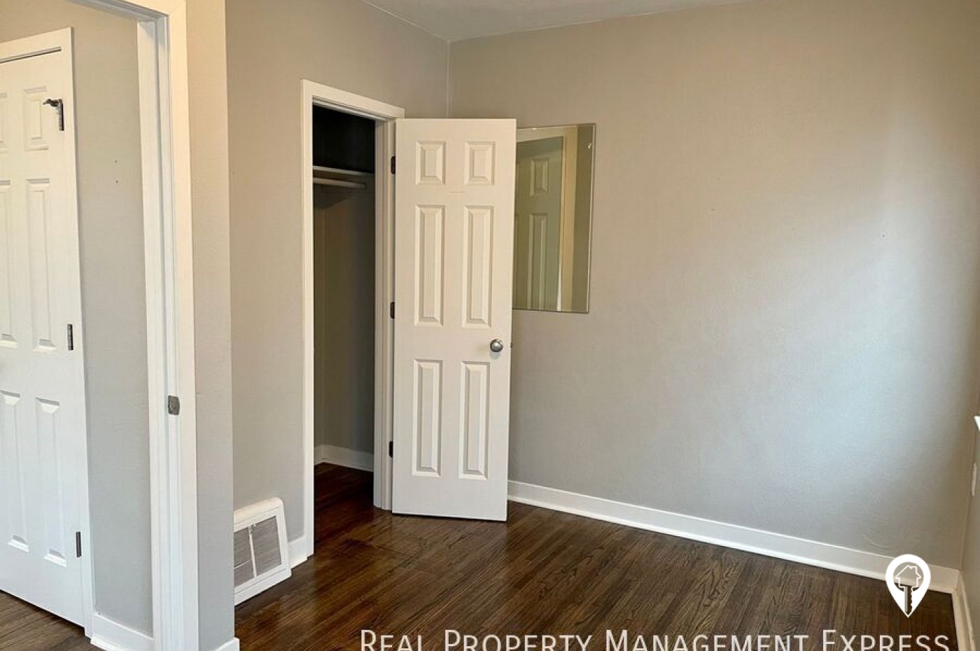 2419 S Main Ave House