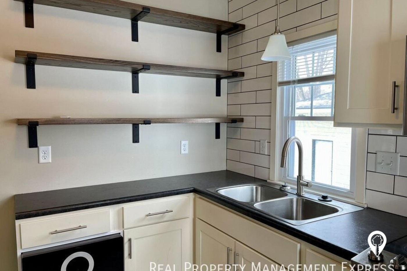 2419 S Main Ave House