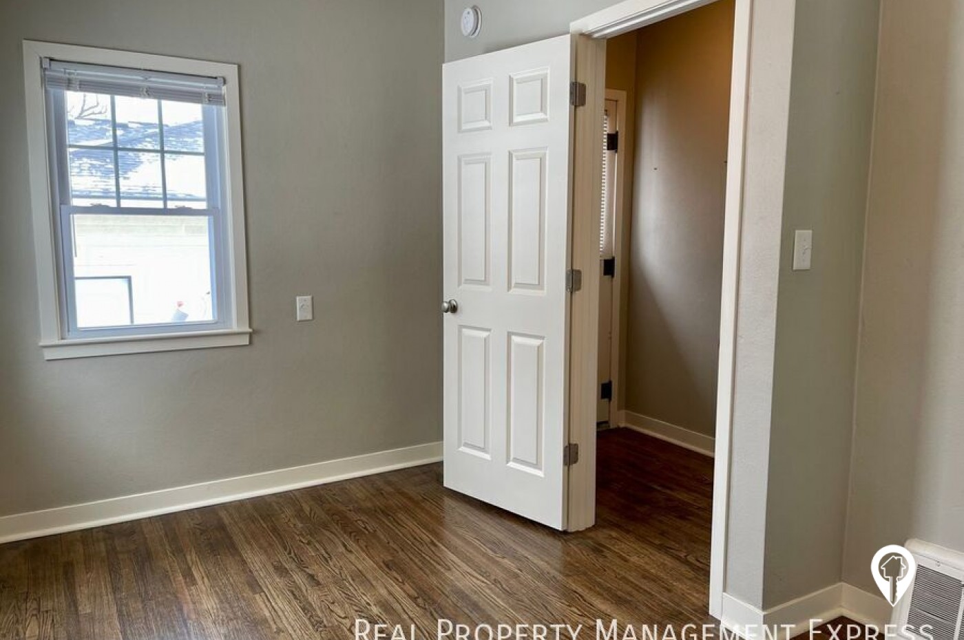 2419 S Main Ave House