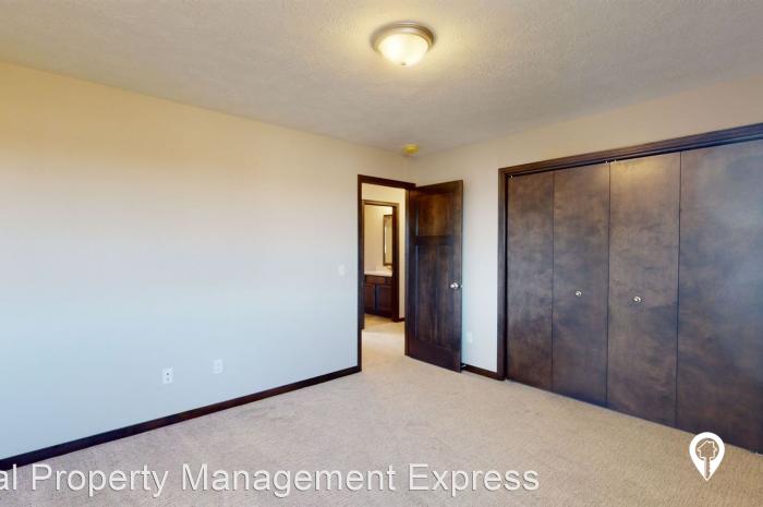 9609 Broek Townhome