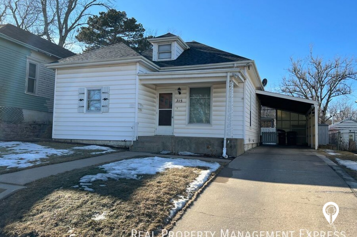 715 S 4th Ave House