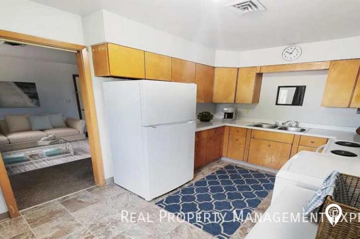2607 E 18th St Apartment