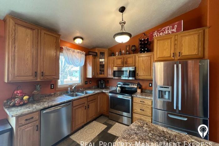 6423 W 54th St House