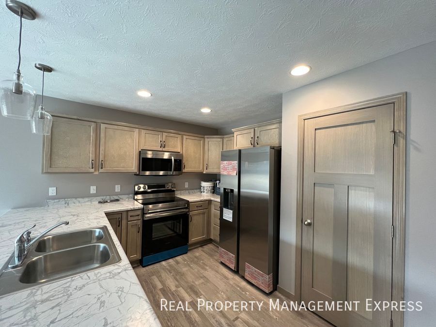 2114 S Ronsiek Ave Townhome