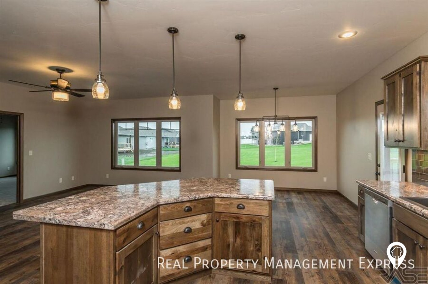 3508 E Prairie Wind Street House