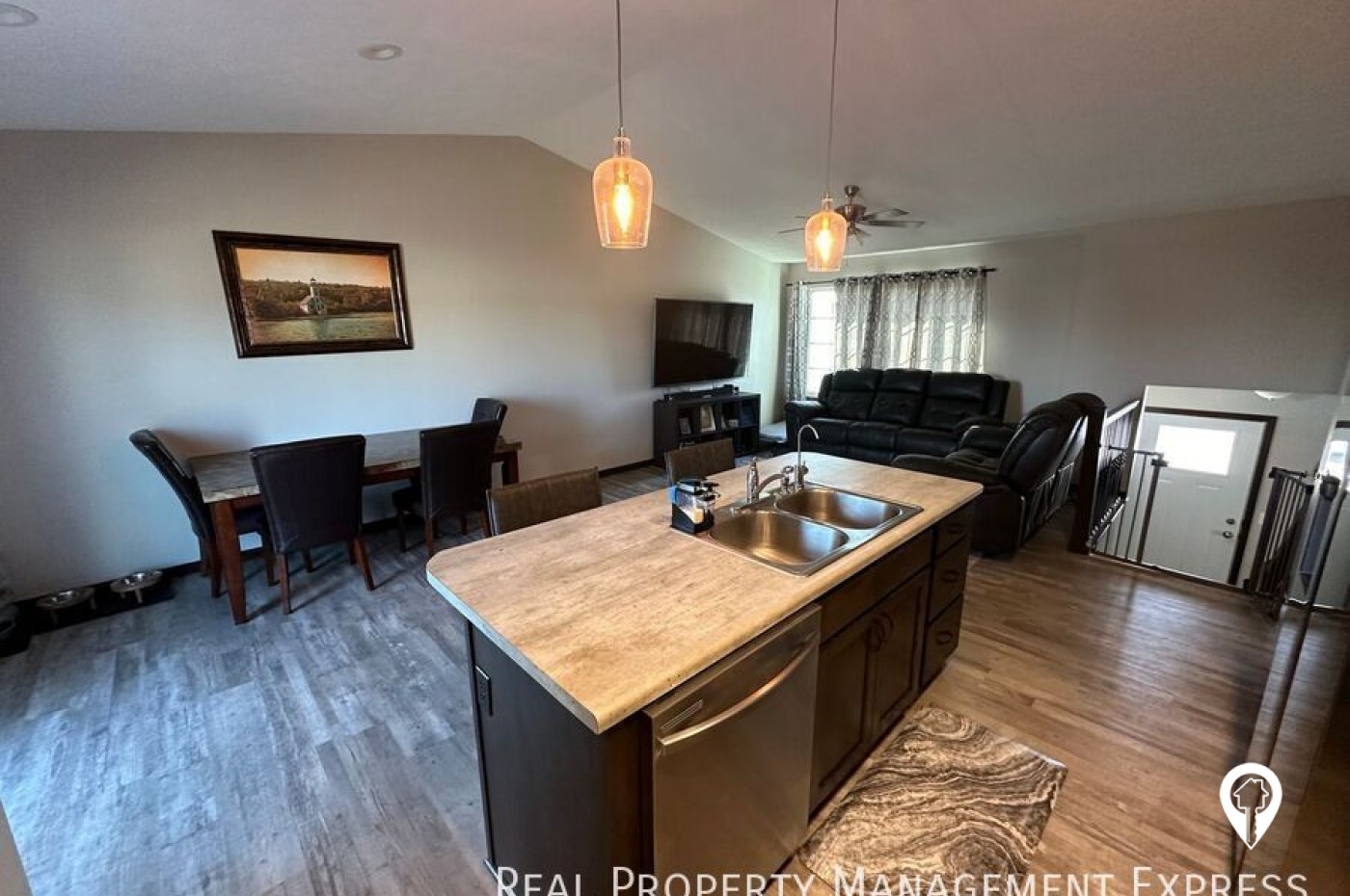9424 W Liam St House