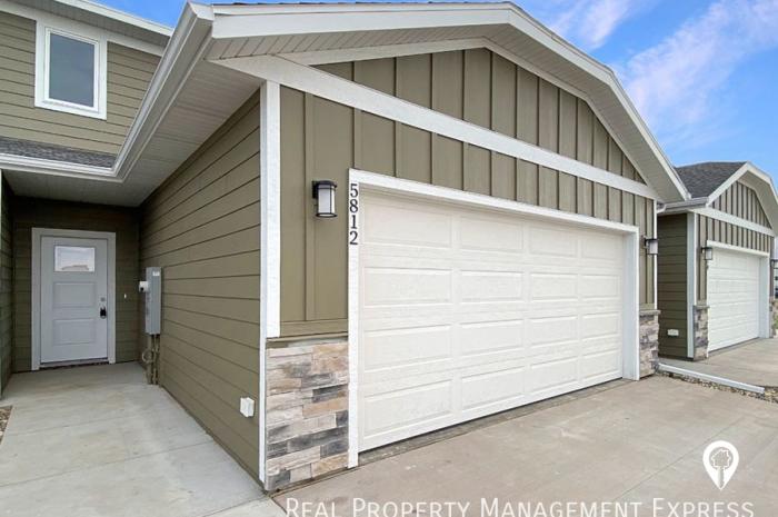 5812 S Whisper Creek Pl Townhome