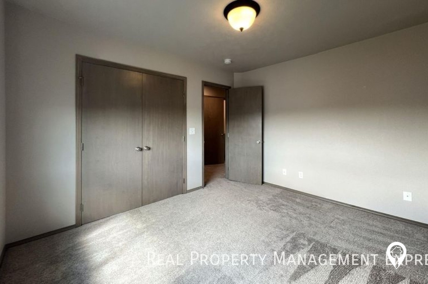 5812 S Whisper Creek Pl Townhome