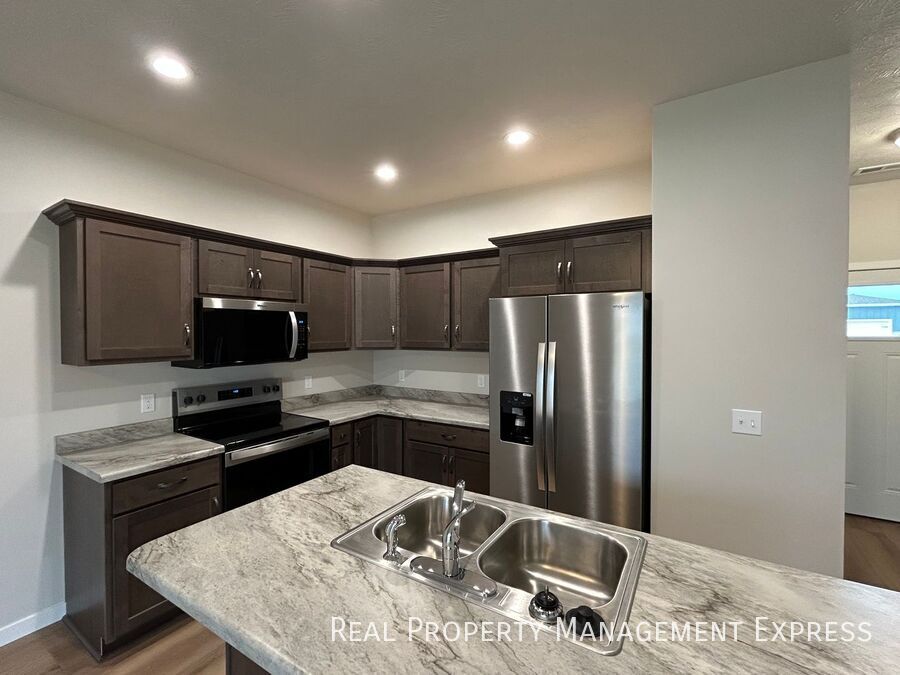 W Tunis Dr Townhomes