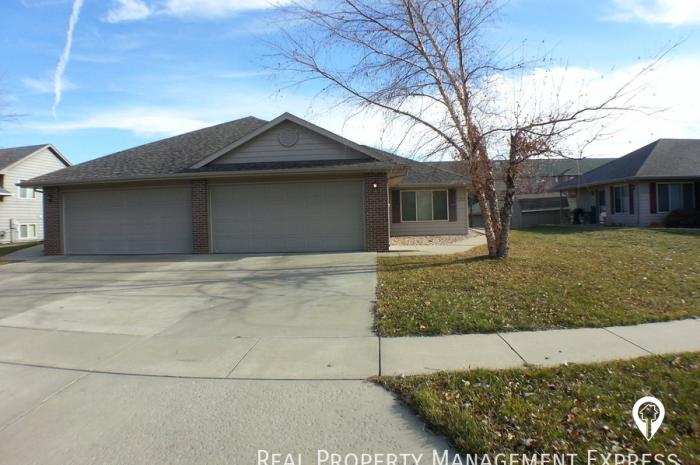 5202 S Baneberry Ave Twin Home