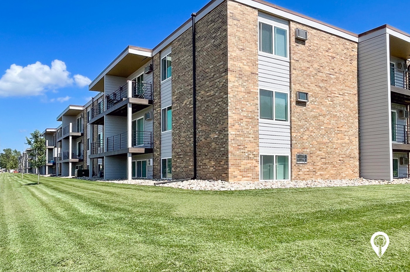 Axis Real Estate - Parkview Apartments