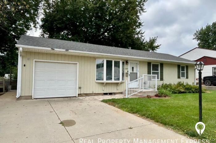 3005 E 22nd St House