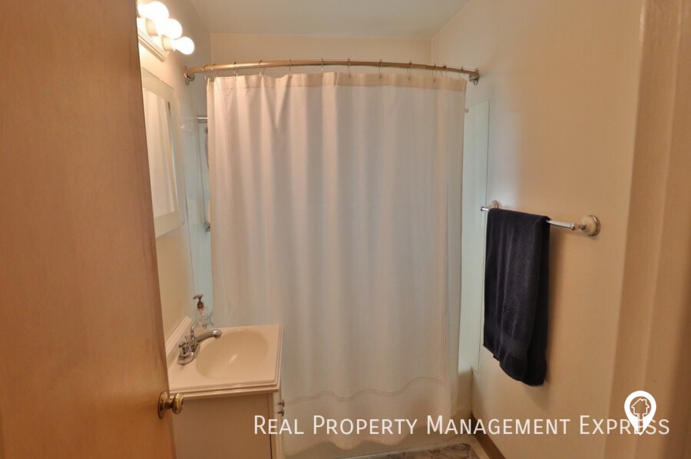 1413 S Willow Ave Apartment