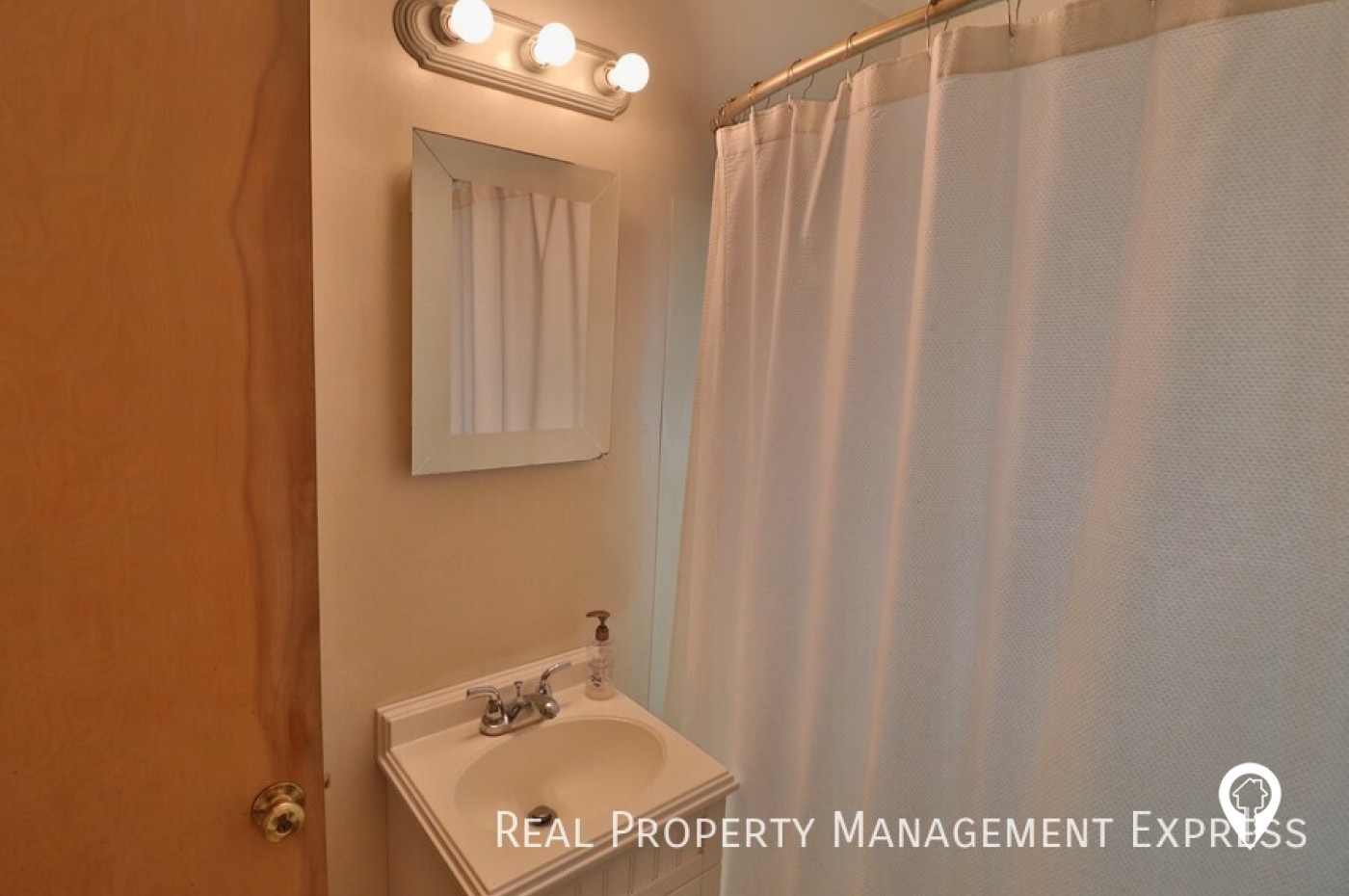 1413 S Willow Ave Apartment