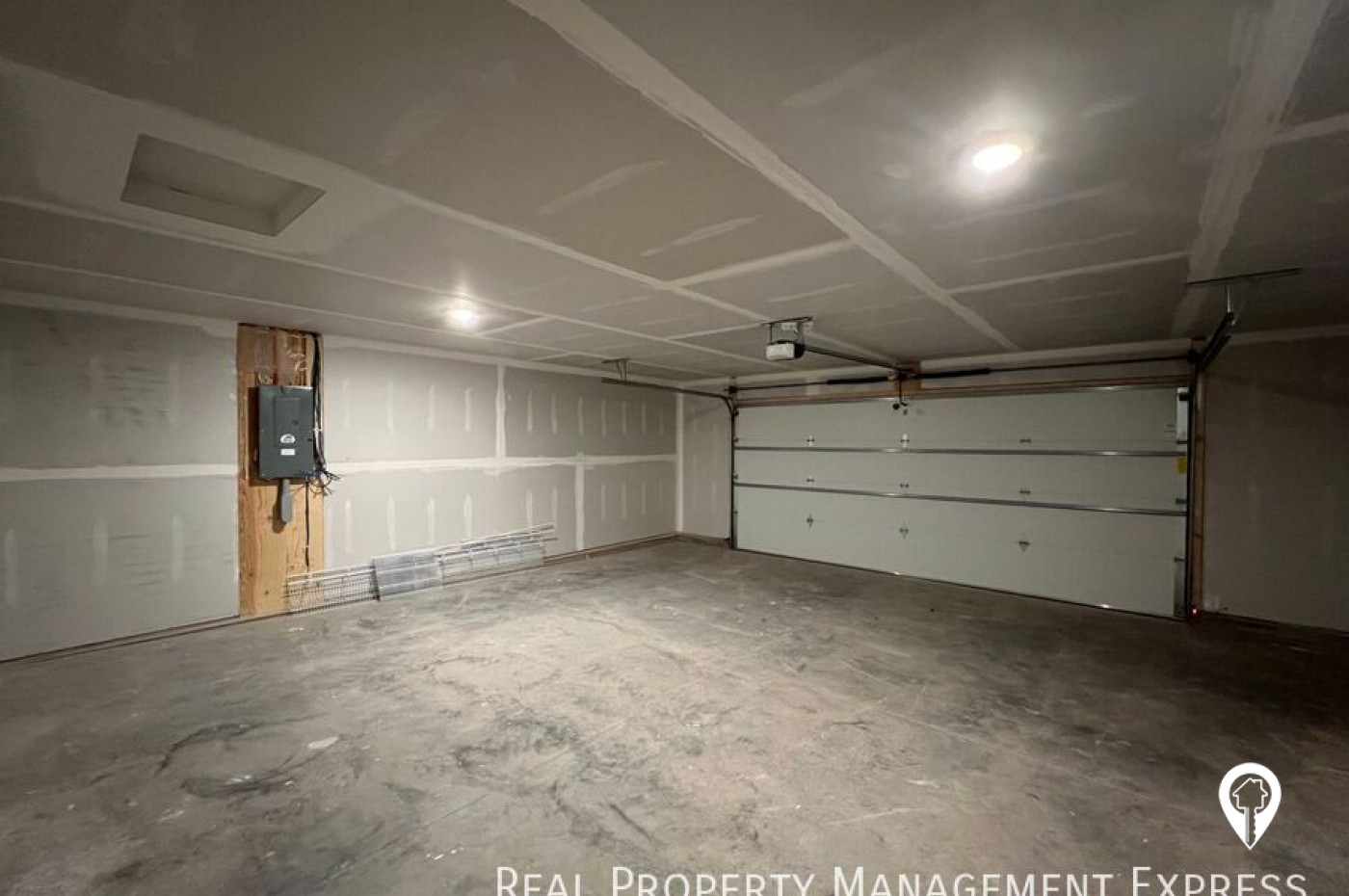 4507 E 53rd St Townhome