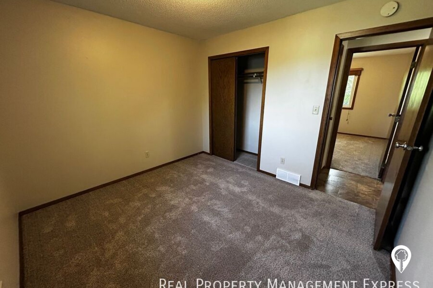 1033 N Lowell Ave House