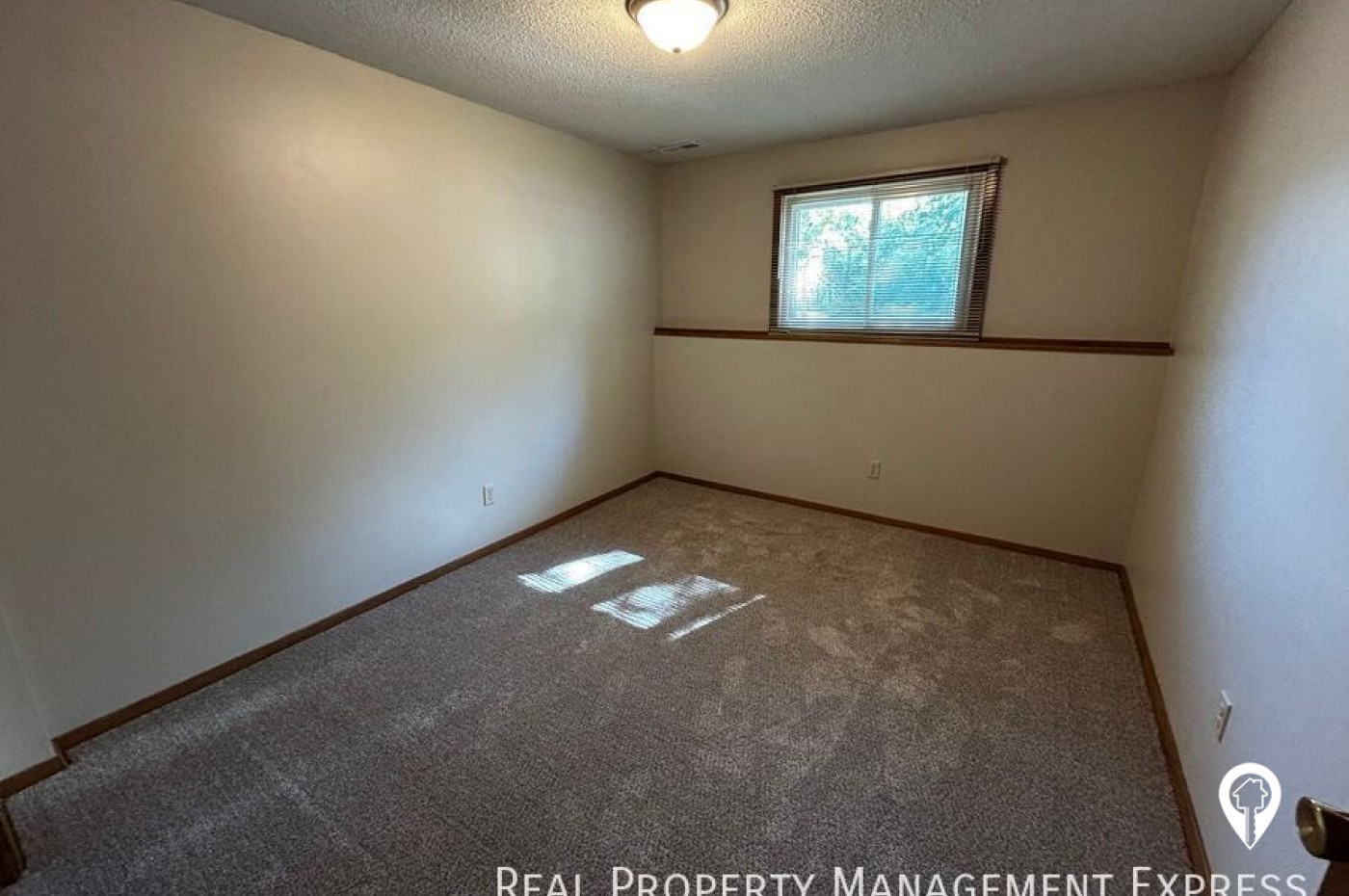 1033 N Lowell Ave House