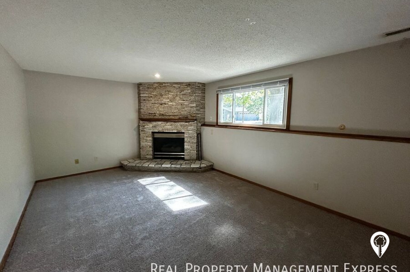 1033 N Lowell Ave House